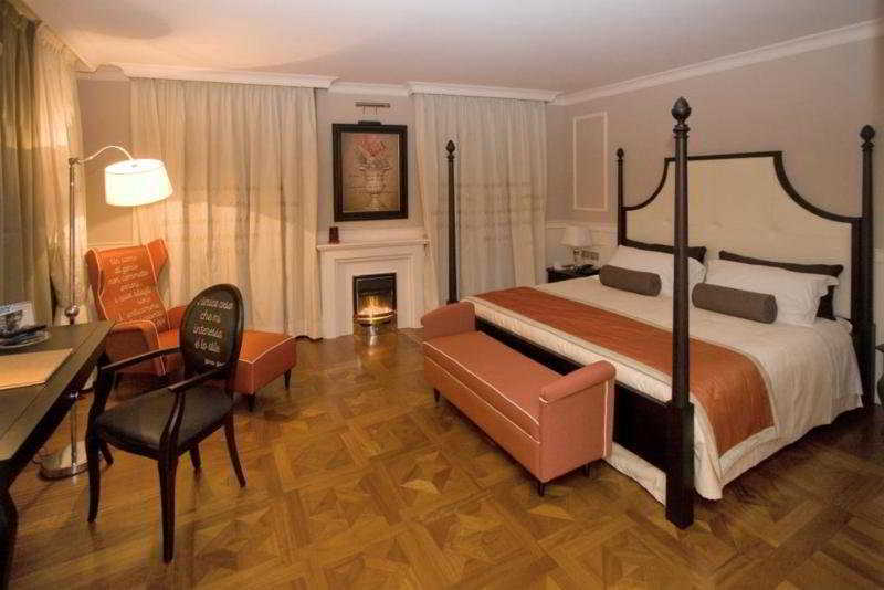 โรงแรมวิคตอเรีย เลตเตอราริโอ ตรีเอสเต ภายนอก รูปภาพ